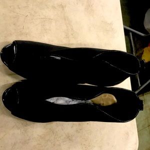 Low heeled top open open toe dress shoes